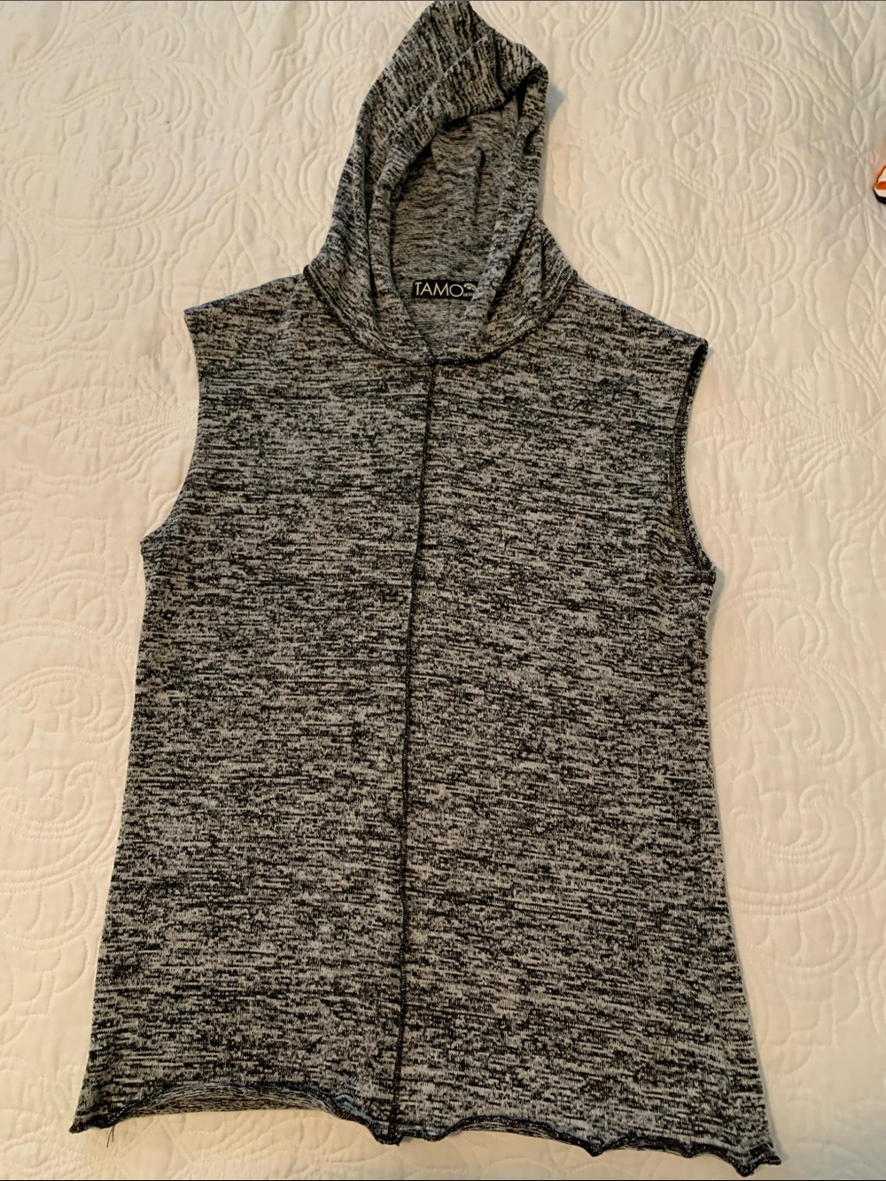 TAMO Design Black & White Marled Sleeveless Hooded Knit Top